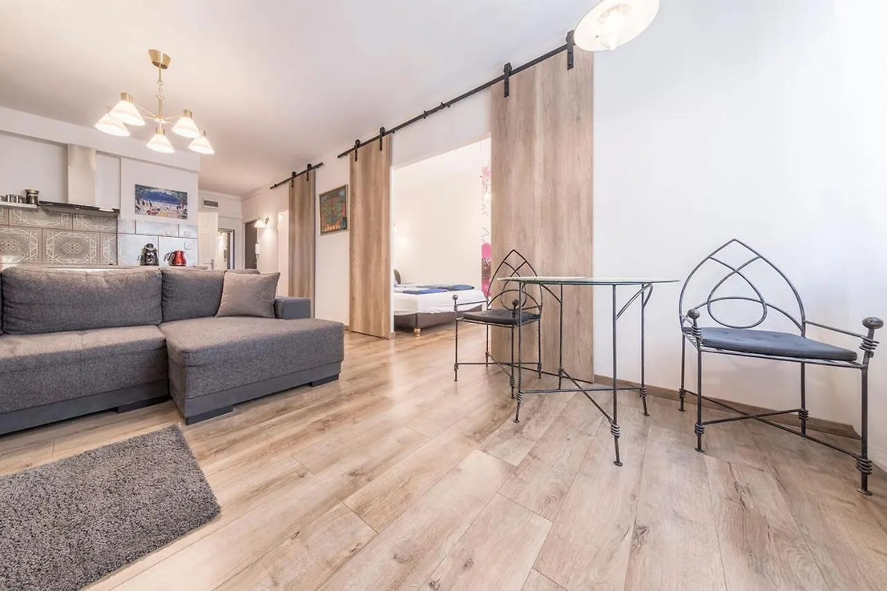 Sandra Apartment Close To Chain Bridge contacts
